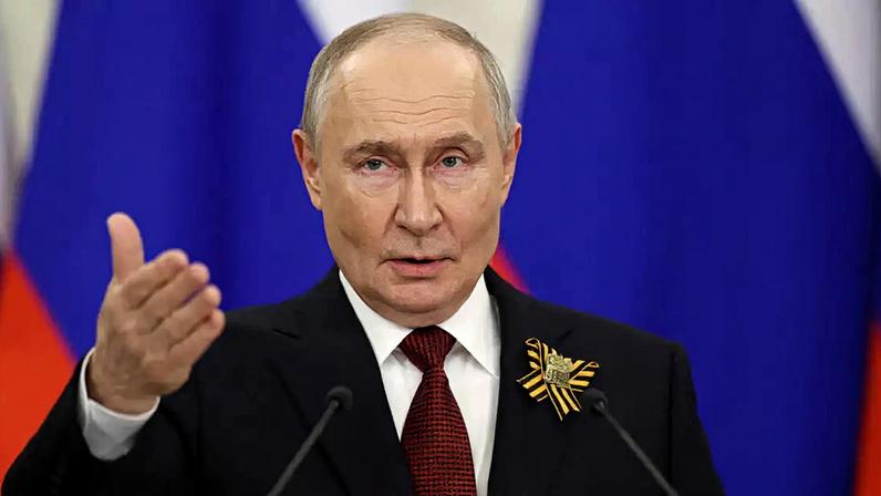 O presidente russo, Vladimir Putin, em coletiva de imprensa em Moscou, em 9 de maio de 2026.