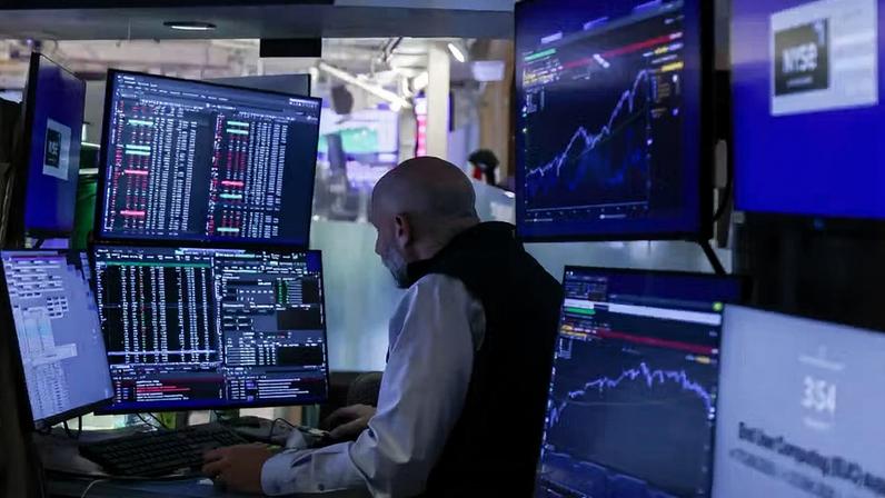 Operador em dia de tensão na bolsa de valores de Nova York (Nyse) — Foto: Michael Nagle/Bloomberg