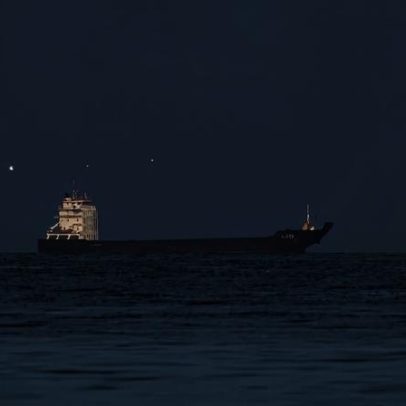 Superpetroleiro deixa o Golfo Pérsico em meio a negociações para reabrir Ormuz