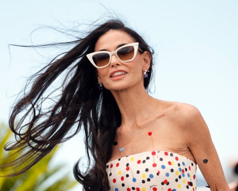 Indústria do cinema não deve resistir à IA, diz Demi Moore