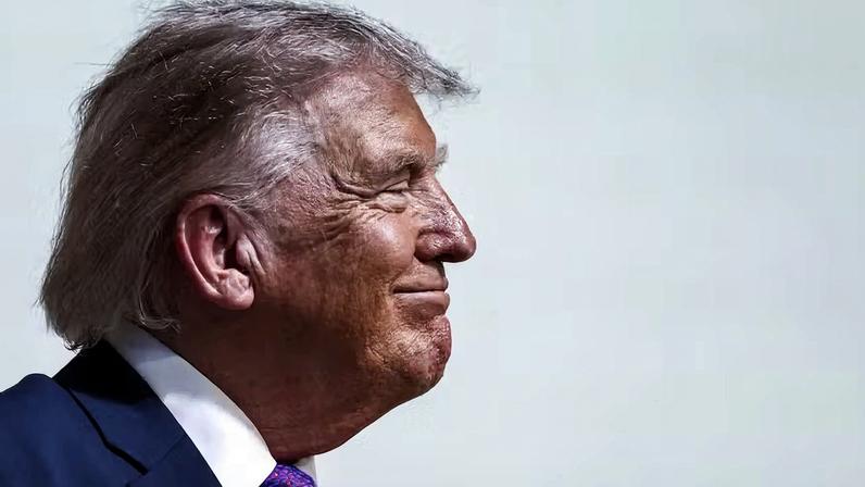 O presidente dos EUA, Donald Trump, durante um evento sobre acessibilidade a planos de saúde no Auditório do Pátio Sul do Edifício Executivo Eisenhower, na Casa Branca