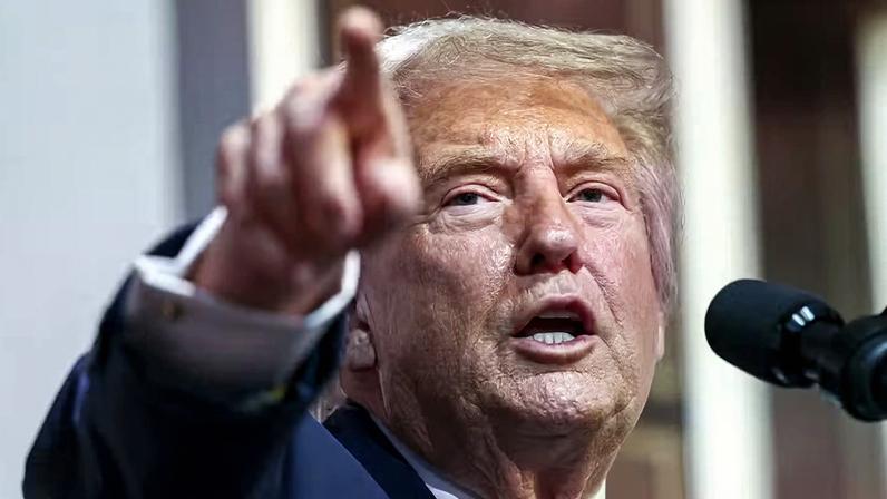 O presidente dos EUA, Donald Trump, durante um evento sobre acessibilidade a planos de saúde no Auditório do Pátio Sul do Edifício Executivo Eisenhower, na Casa Branca