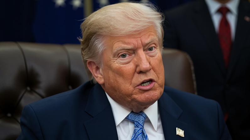 O presidente dos EUA, Donald Trump, discursa durante um anúncio no Salão Oval da Casa Branca — Foto: l Drago/The Washington Post/Bloomberg