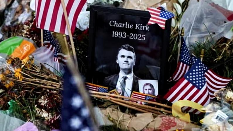 Bióloga da Flórida demitida por post sobre Charlie Kirk obtém acordo de 485 mil
