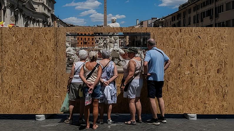 Grupos de turismo, rotas temporárias e banheiros: a transformação de Roma