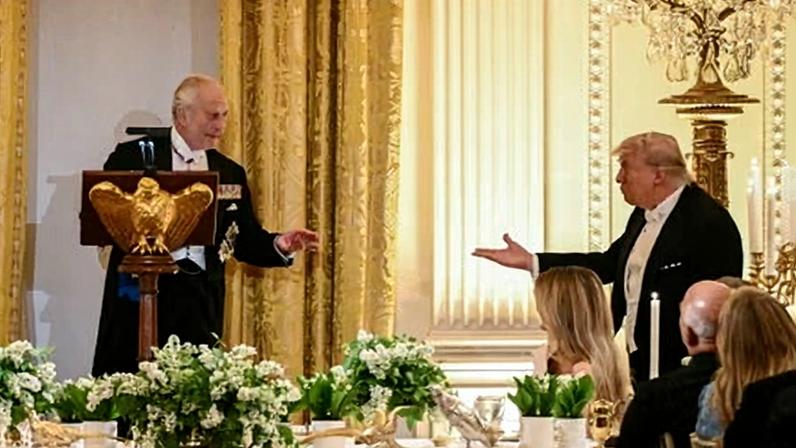 Rei visita Washington para ajudar a Grã-Bretanha e sugerir caminhos aos EUA