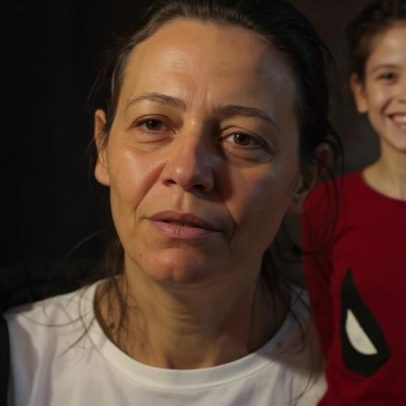 Mãe do menino que morreu após ser acorrentado pelo pai fala