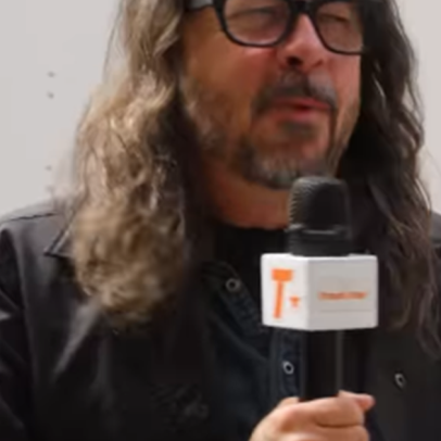 Dave Grohl critica banda de hard rock, chamando-a de droga