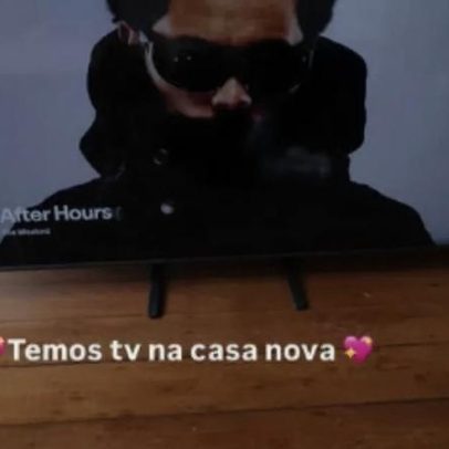 Ex-BBB estreia prêmio do reality em nova casa