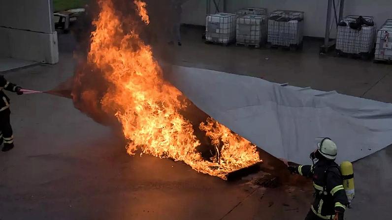 Tornou-se uma ferramenta valiosa para os bombeiros, mas o cobertor