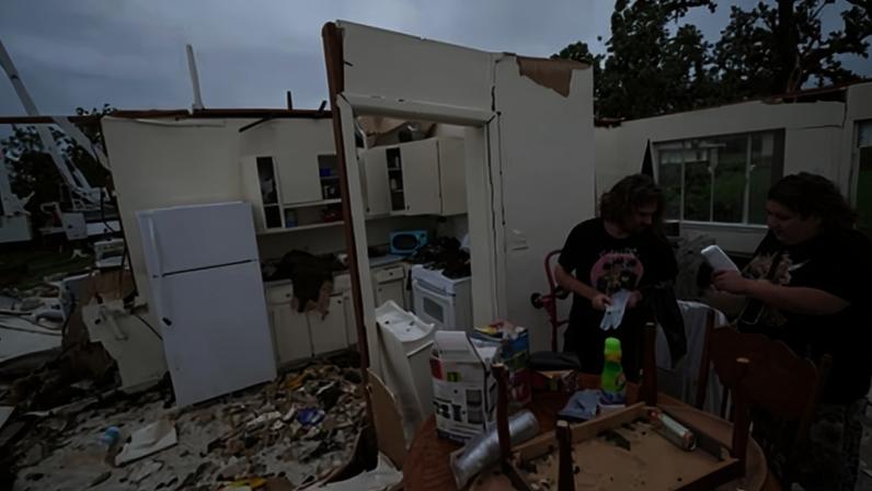 Tornadoes e granizo gigantes atingem o Centro dos EUA