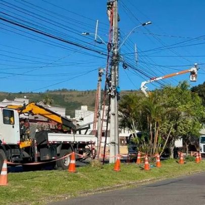 CEEE Equatorial troca mais de 50 postes e 20 km de cabos no Morro Santana