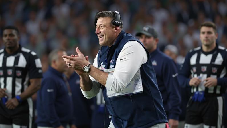 Mike Vrabel, técnico do New England Patriots, durante o Super Bowl 60.