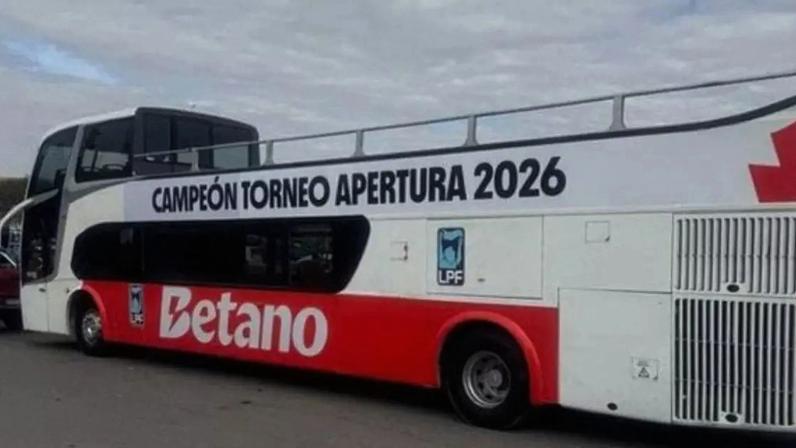 Ônibus do título do River viraliza após derrota na final