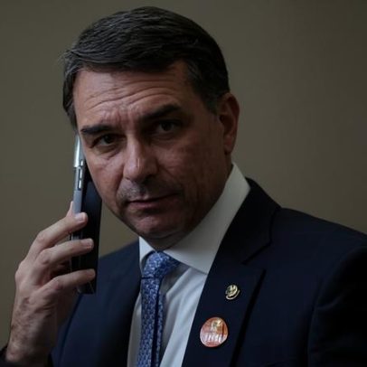 Filme sobre pai de Bolsonaro: filho pede US$26,8 milhões a banqueiro preso