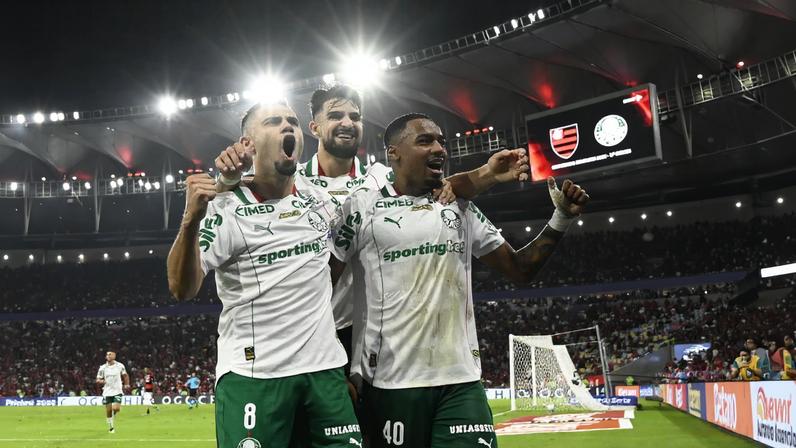 Andreas Pereira, Flaco López e Allan comemoram gol do Palmeiras contra o Flamengo — Foto: André Durão