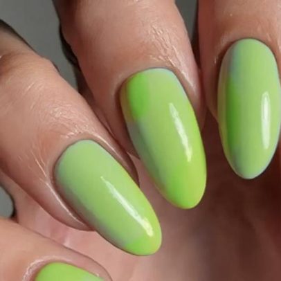Unhas fluorescentes dominam a temporada com neon e nail arts