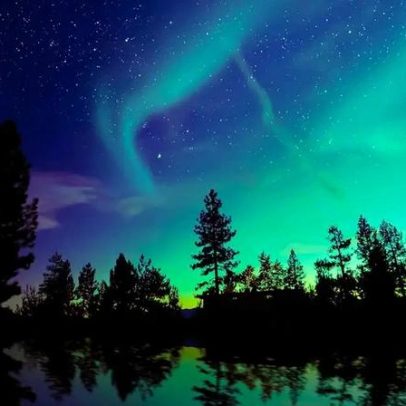 Auroras boreais e austrais: espetáculo de luz da interação Sol-Terra