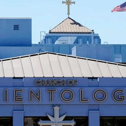 Jovens invadem igreja da Cientologia em Nova York, episódio de speed running