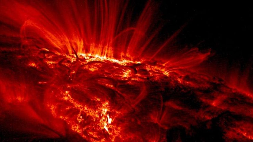 Imagem de uma mancha solar capturada pelo TRACE, um observatório solar da Nasa: monitorar e entender a atividade solar e como ela afeta nosso planeta é cada vez mais fundamental diante dos impactos que ela pode ter na tecnologia moderna de que tanto dependemos. Wikimedia commons, CC BY