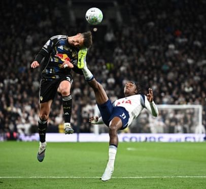 Impacto de De Zerbi no Spurs é inegável, mas autodestruição da equipe persiste