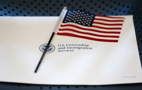 Solicitantes de green card nos EUA devem retornar ao país de origem para aplicar