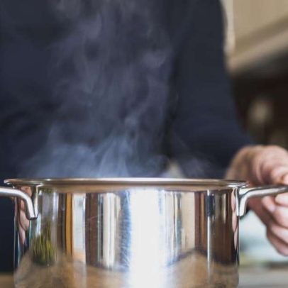 Panela de inox perde brilho e aponta causas comuns