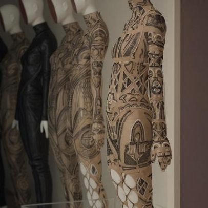 Exposição do Met iguala moda à arte egípcia no novo Costume Institute
