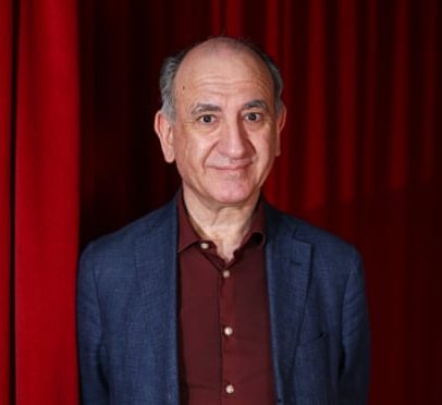 Paddington 4: Iannucci escreverá novo filme com roteirista de Thick of It e Veep