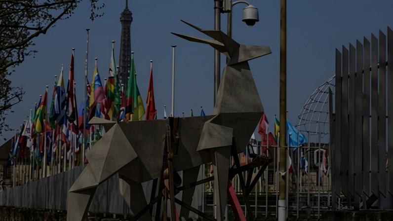 Zhanna Kadyrova's sculpture arrives at the headquarters of Unesco in Paris, on its way to Venice.