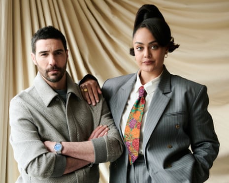 Dois astros da TV dizem que ficaram algemados juntos em todas as cenas