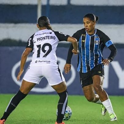 Corinthians vence Grêmio na chuva e assume liderança do Brasileirão Feminino