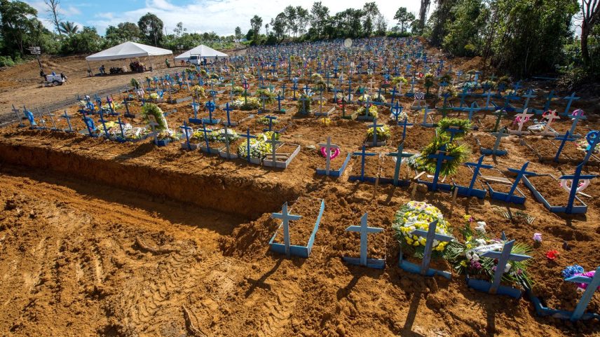 Manaus (AM) - Especial 3 anos de pandemia, Impactos da pandemia. Vista do cemitério de Tarumã na cidade de Manaus com várias covas de vitimas do covid-19. Foto: Alex Pazuello/Semcom/Prefeitura de Manaus