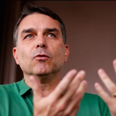 Flávio Bolsonaro confirma pedido de recursos para filme do pai e CPI
