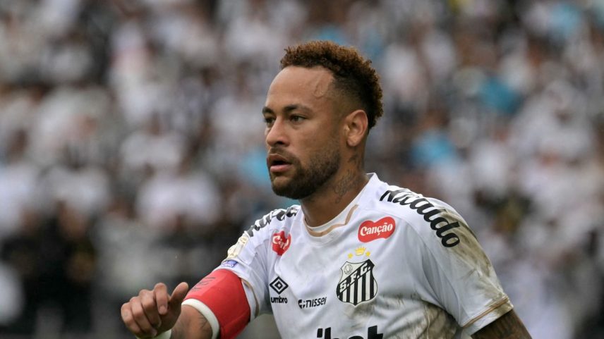 Neymar teve atuação discreta na derrota do Santos para o Coritiba.