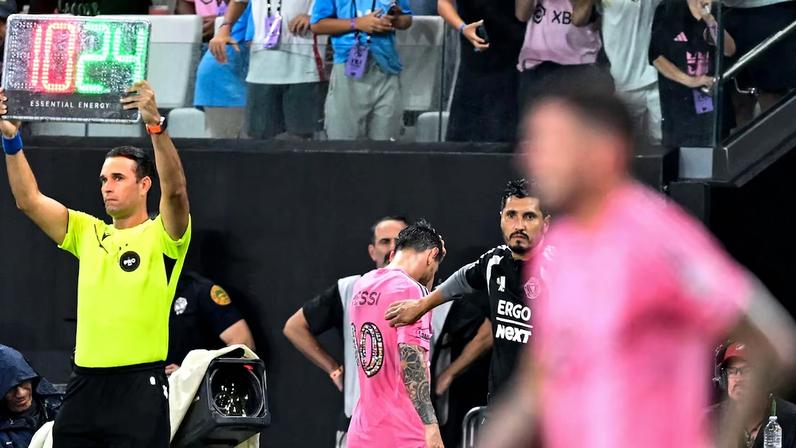 Messi deixou a partida do Inter Miami com dores na coxa esquerda.