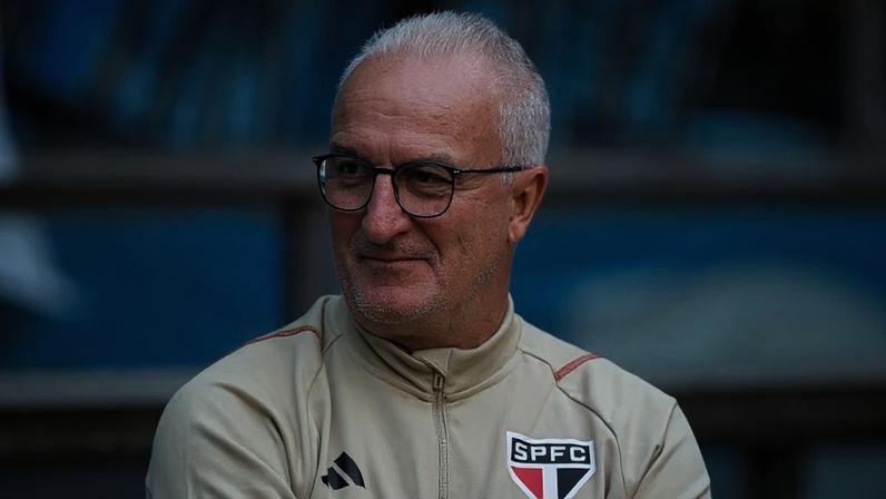 Dorival Júnior está livre no mercado desde que foi demitido do Corinthians no início de abril.