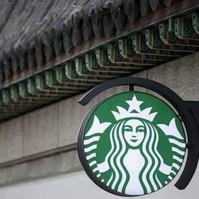 Starbucks enfrenta demissão de diretor por alusão à repressão de 1980