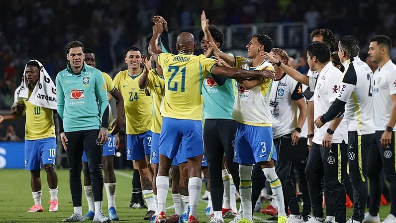 Torcida volta a sonhar com o hexa no início da preparação da seleção brasileira