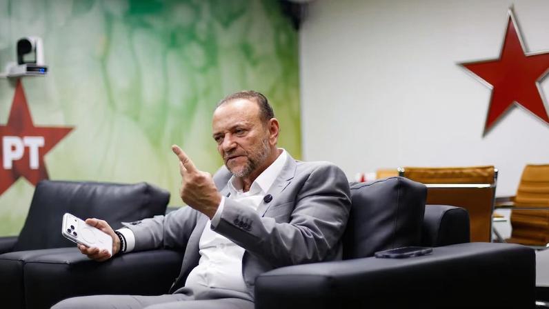 Senador chegou a mudar de partido, deixando o PSD e se filiando ao PSB, o que animou os aliados de Lula e criou esperanças sobre a sua candidatura ao governo mineiro