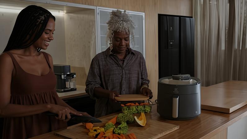 De origem sueca, Electrolux construiu uma relação intensa com os consumidores brasileiros