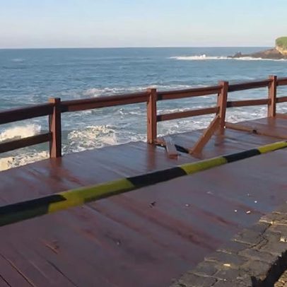 Ressaca danifica píer do Mirante do Leblon e área é interditada