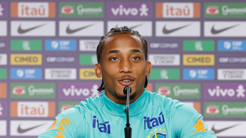 Treinador italiano encerrou mistério e convocou camisa 10 do Santos.