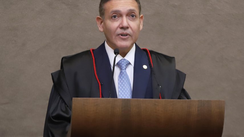 Nunes Marques é o relator do processo de revisão criminal de Bolsonaro