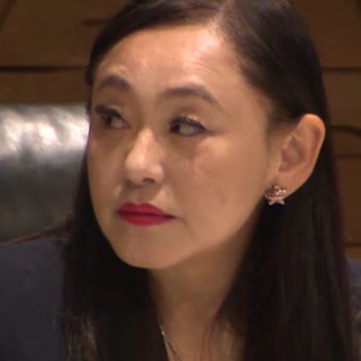 Prefeita dos EUA renuncia após admitir ser agente da China