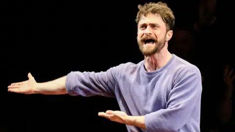 Daniel Radcliffe e Rose Byrne são indicados aos Prêmios Tony