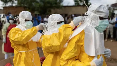 Quão grave é a emergência global de Ebola?