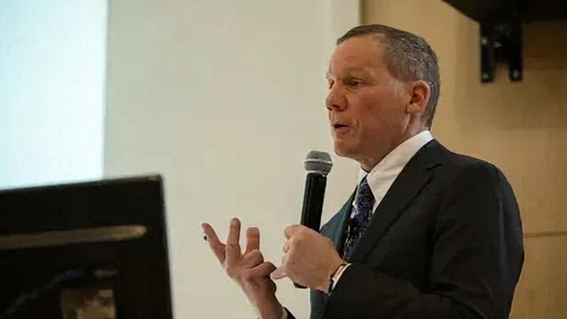 Charles Lieber, cientista americano, sofreu condenação após mentir para os EUA sobre pagamentos da China.