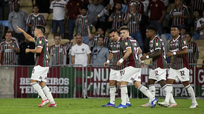 Jogadores do Fluminense comemoram gol contra o La Guaira — Foto: André Durão