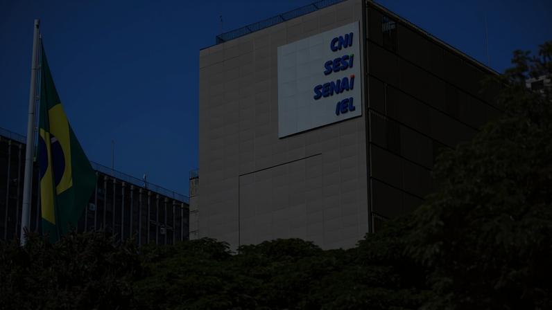 CNI recorre ao STF para manter a taxa das blusinhas por concorrência desleal